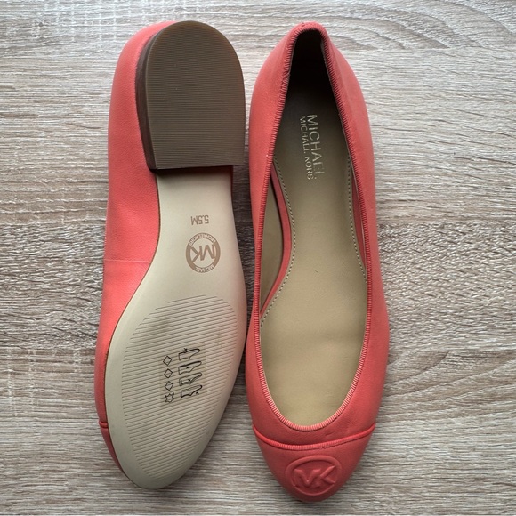NWOB Michael Kors MK Logo Ballet Flats in Coral Pink - Picture 7 of 10